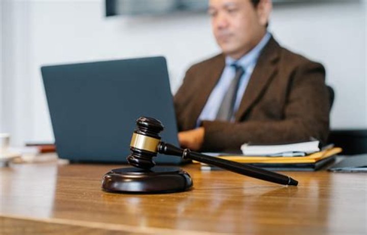 Are court reporters and stenographers the same?
