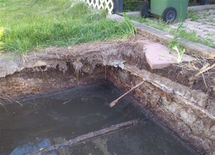 Can a collapsed septic tank be repaired?
