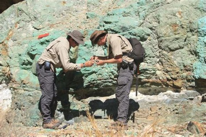 Can geologists work anywhere?