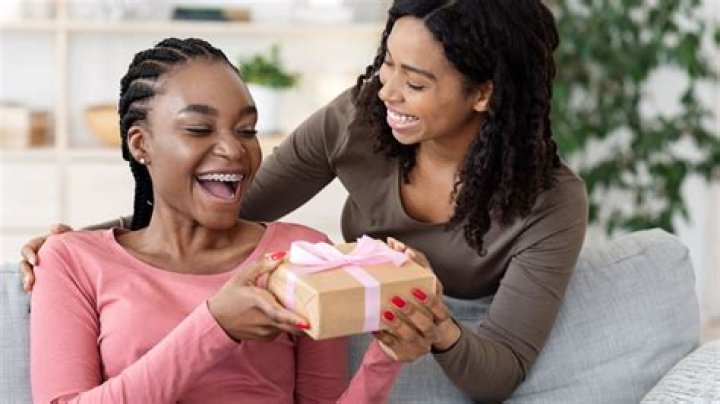 Can I give a gift to a non US citizen?