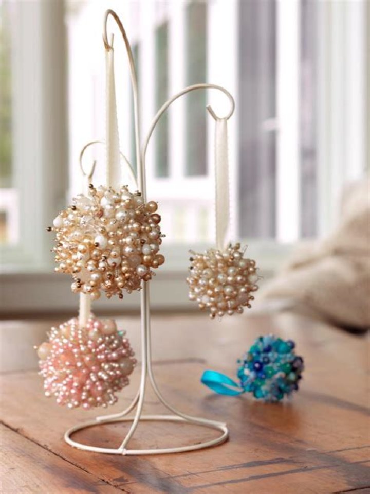 Can I make my own Christmas ornaments?