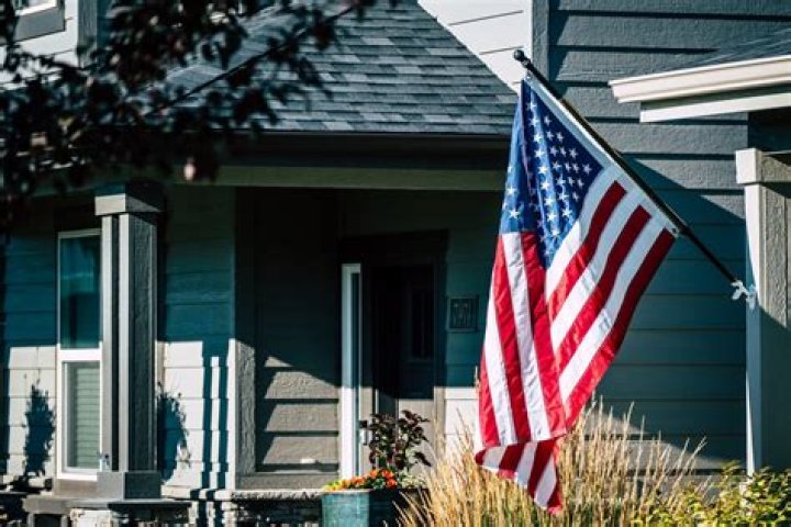 Can I start a business without a green card?