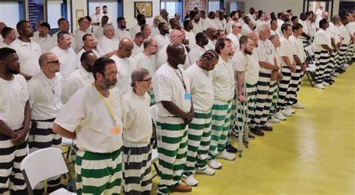 Can people in prison trade stocks?