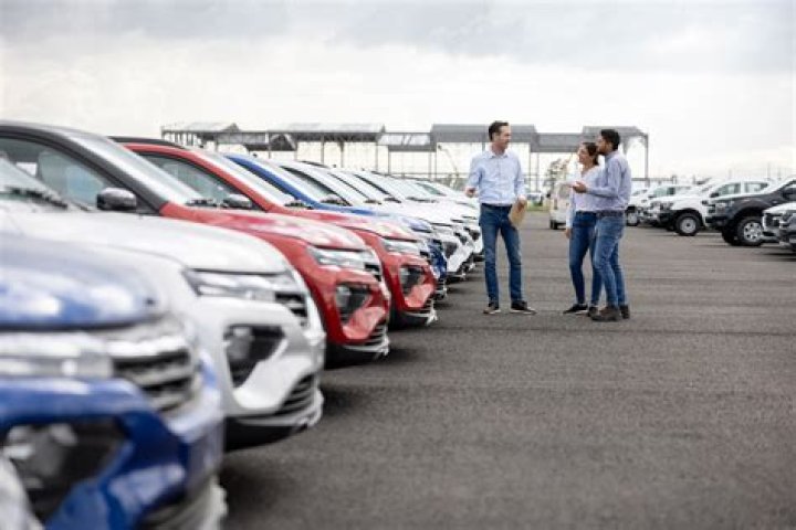 Do car dealerships give temporary insurance?