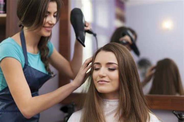 Do hairstylists make good money?