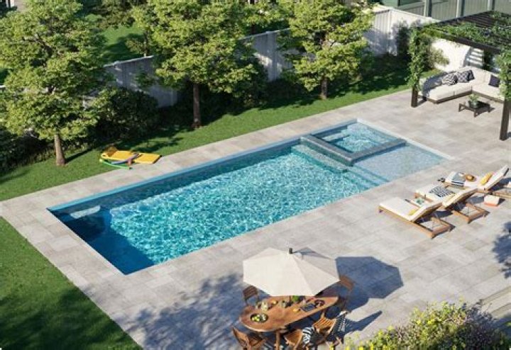 Do I need a license to clean pools in California?