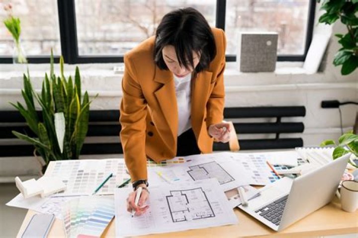 Do interior designers have flexible hours?