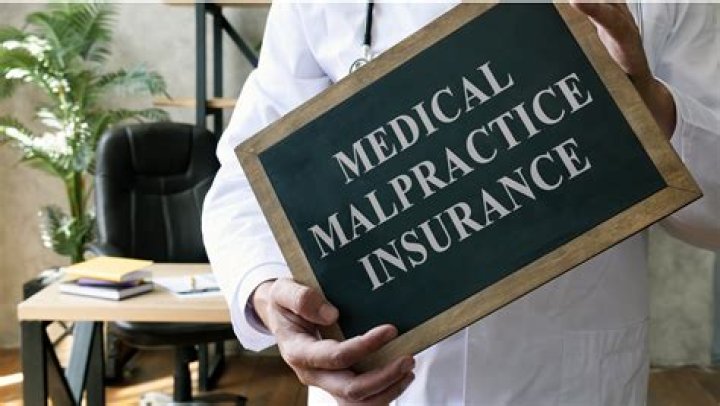 Do physician Assistants have to pay malpractice insurance?