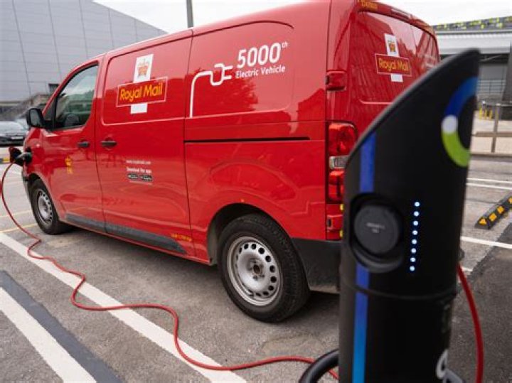 Do Royal Mail vans have trackers?