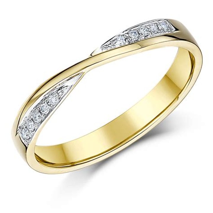Do wedding rings have to be gold?