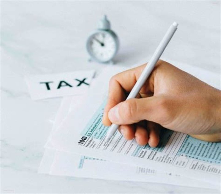 Does a minor have to file taxes if they get a 1099?