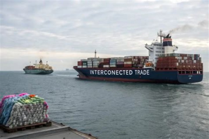 Does China benefit from trade?