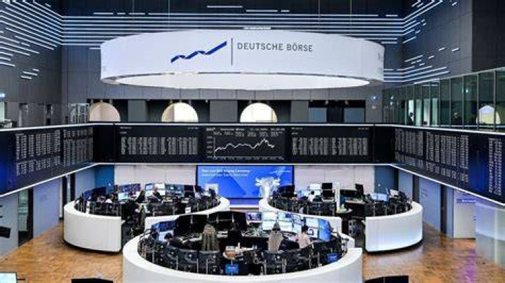 Does Frankfurt Stock Exchange have premarket?