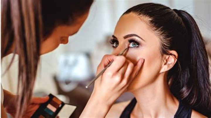 How do I become a beautician?