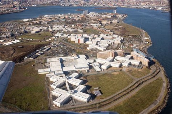 How do I find an inmate in Rikers Island?