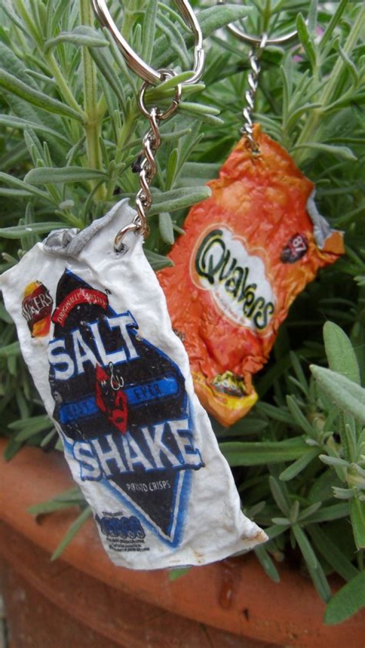 How do I make a chip packet keyring?