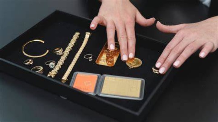 How do I value gold?