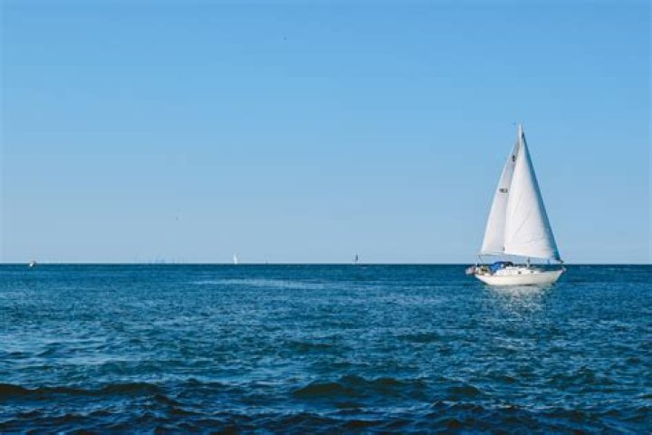 How does sailboat insurance work?