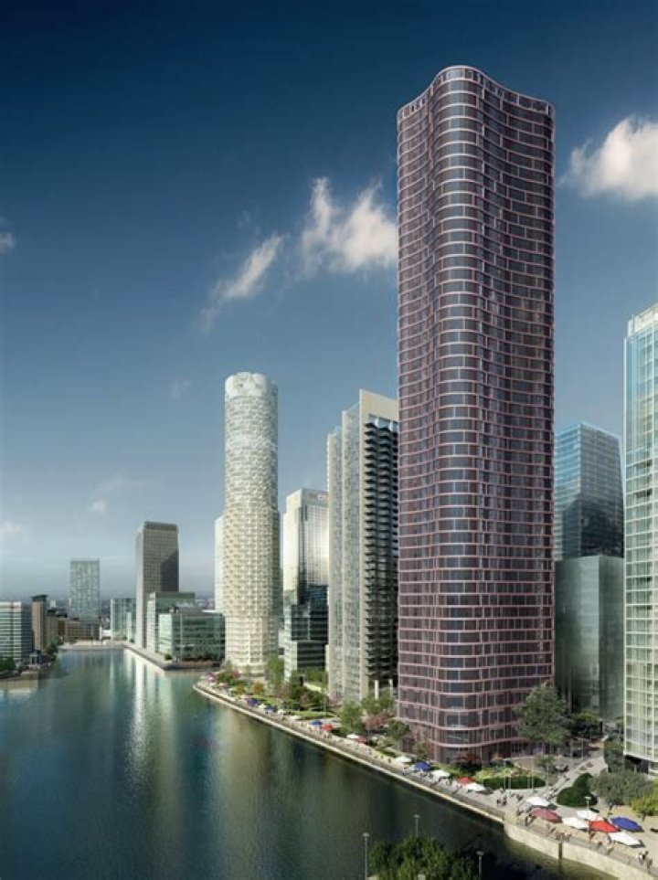 How many floors does Canary Wharf have?