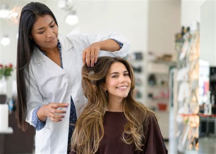 How many hair stylists are there in the UK?