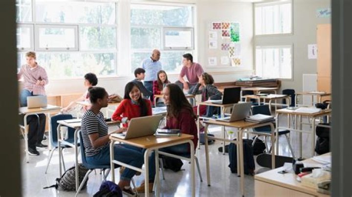 How many students are in a classroom in California?