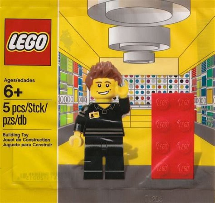 How much do Lego store employees make?