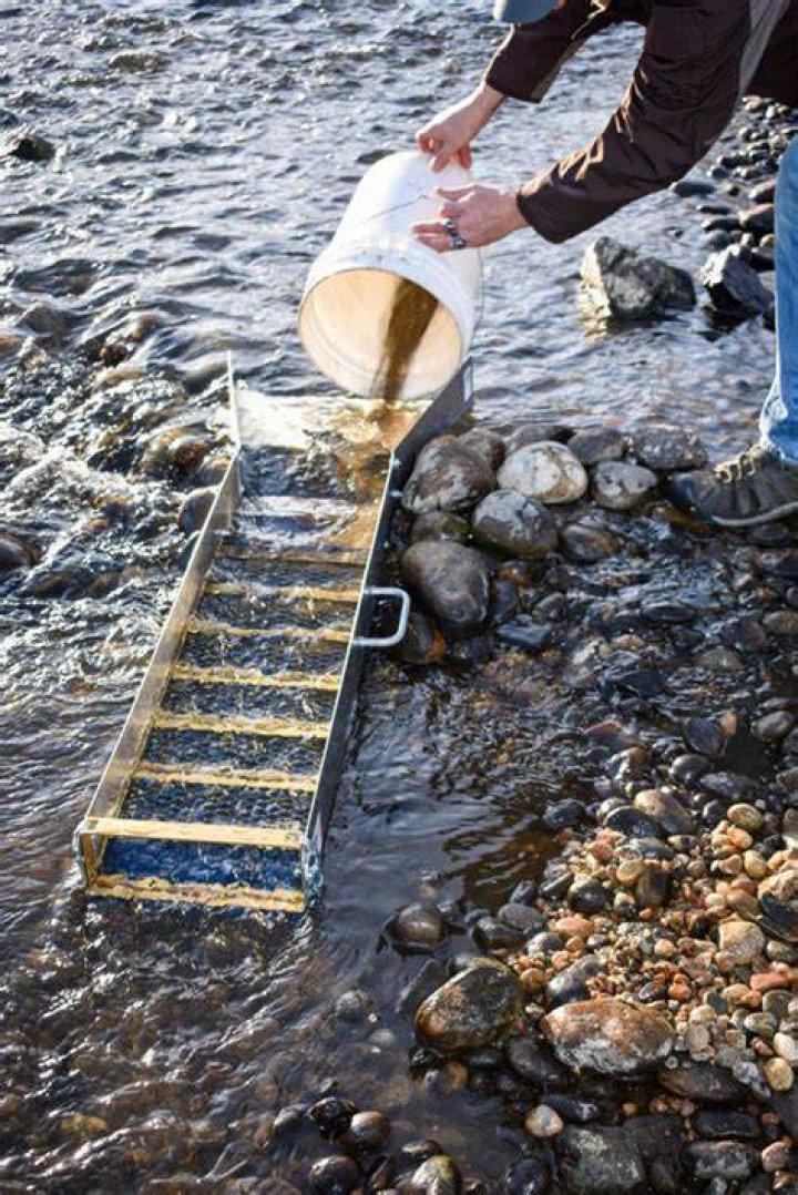 How much does it cost to build a gold dredge?