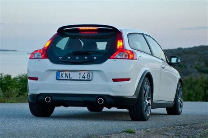 How much does it cost to insure a Volvo C30?