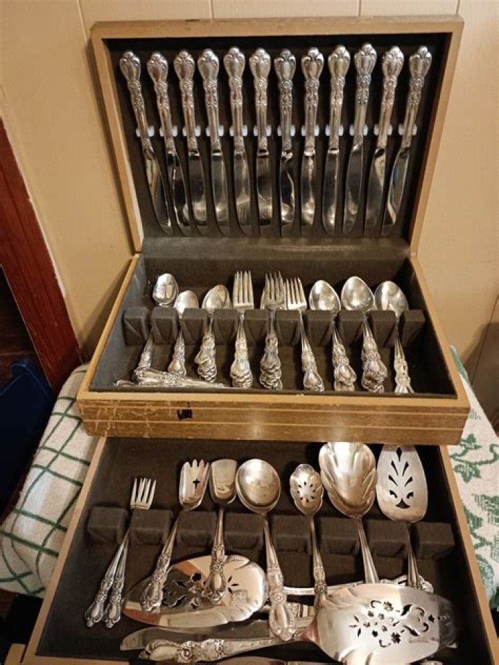 How much is 1847 Rogers Bros silverware worth?
