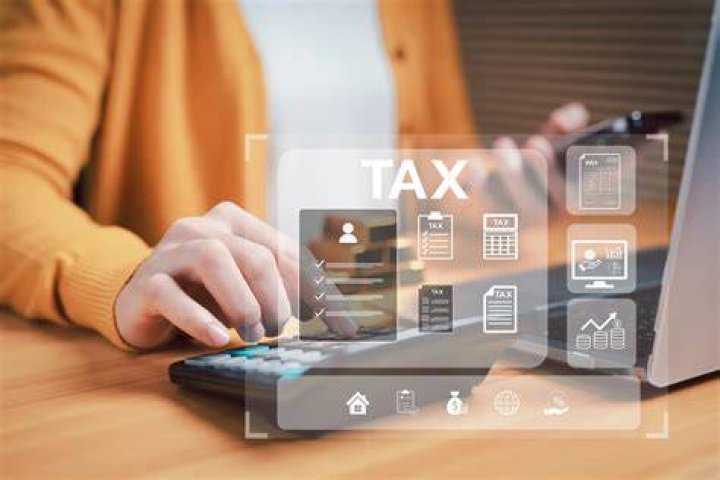 How much should a freelancer put away for taxes?
