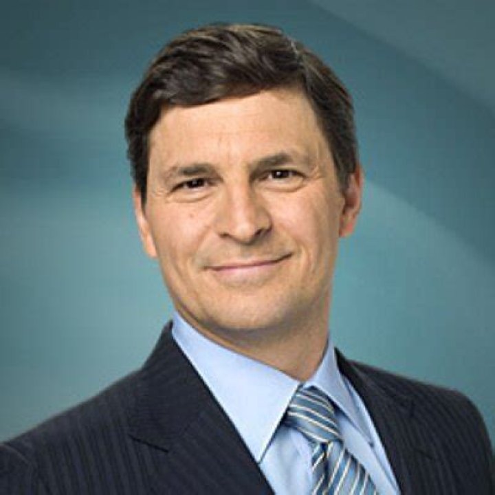 How tall is David Faber CNBC?