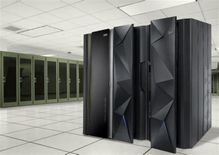 Is a mainframe more powerful than a server?
