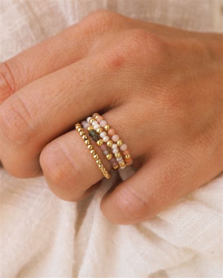 Is gold stretchy?