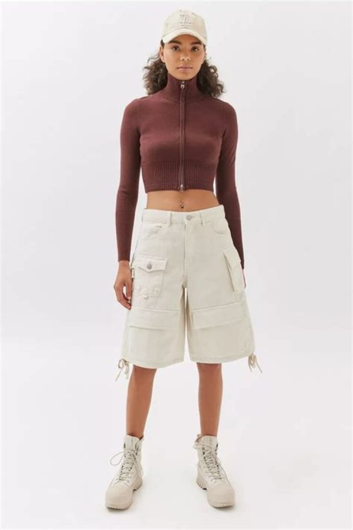 Is it okay to wear cargo shorts?