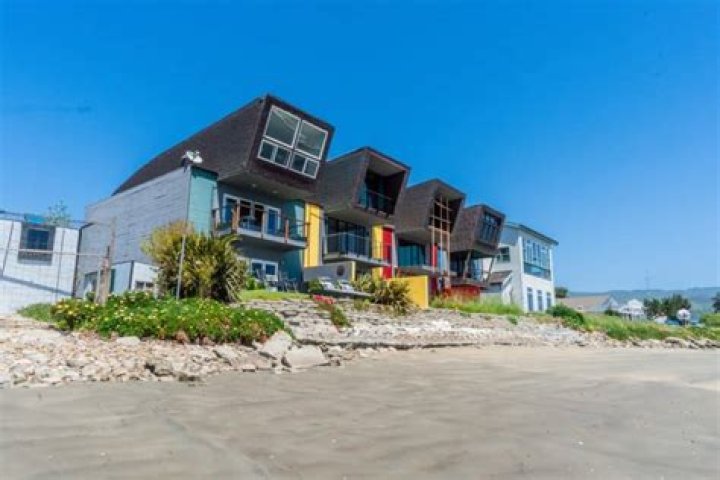Is it possible to rent a beach house?