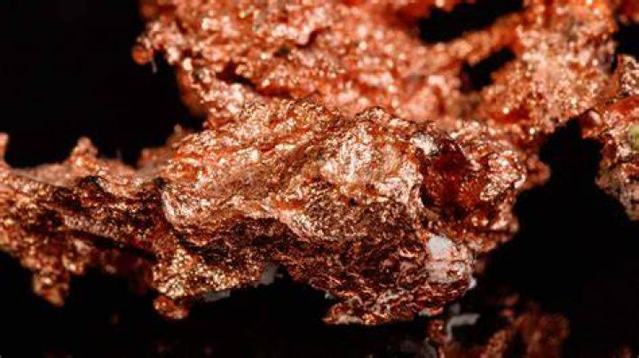 Is silver similar to copper?