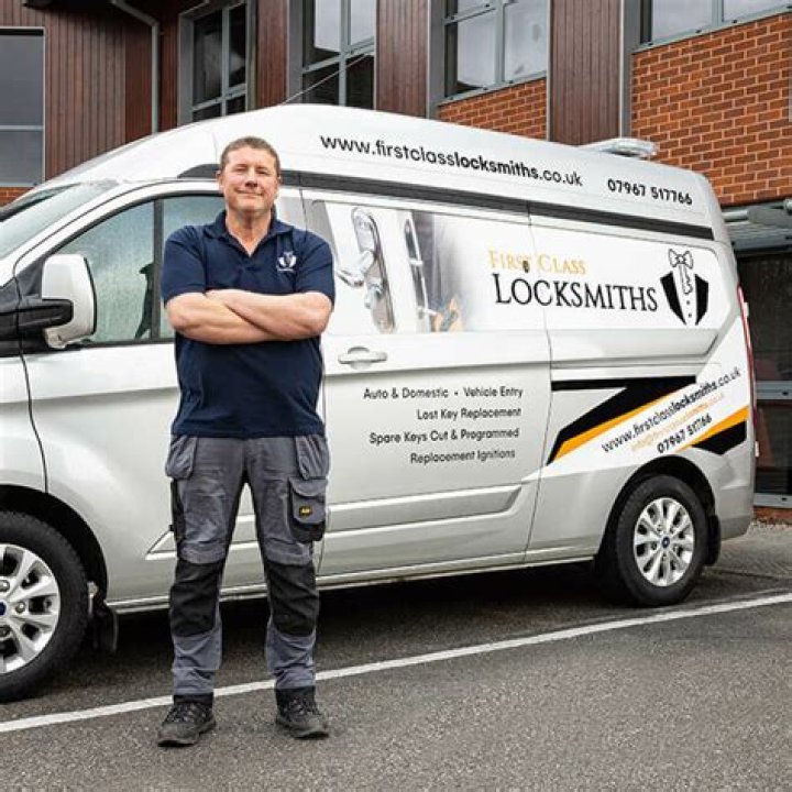 Should a locksmith be bonded?