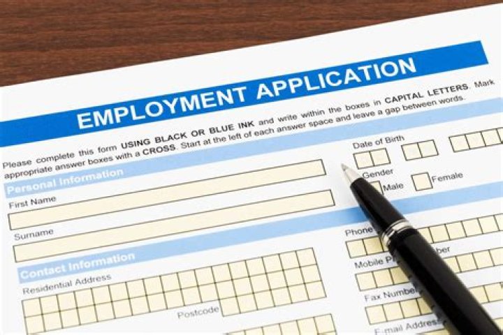 Should you fill out a job application in pen?