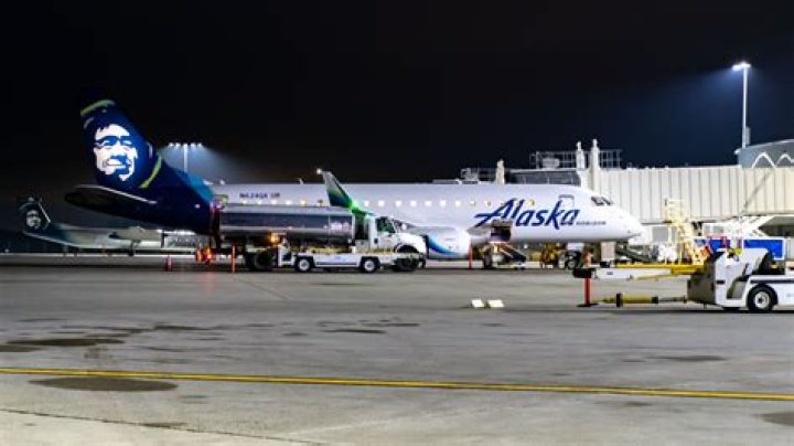 What airlines fly in and out of Spokane Washington?