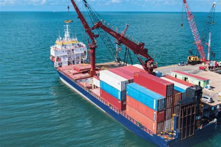 What are the 3 main products Belize export?