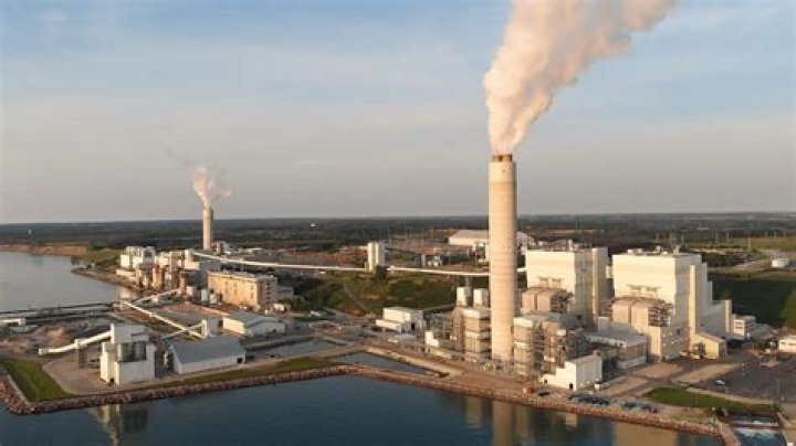 What are the top 5 industries in Wisconsin?
