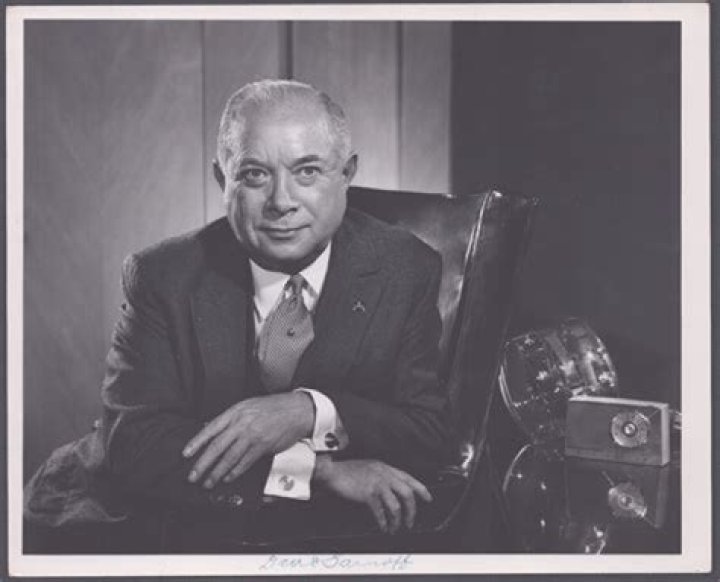 What did David Sarnoff do just before becoming head of RCA?