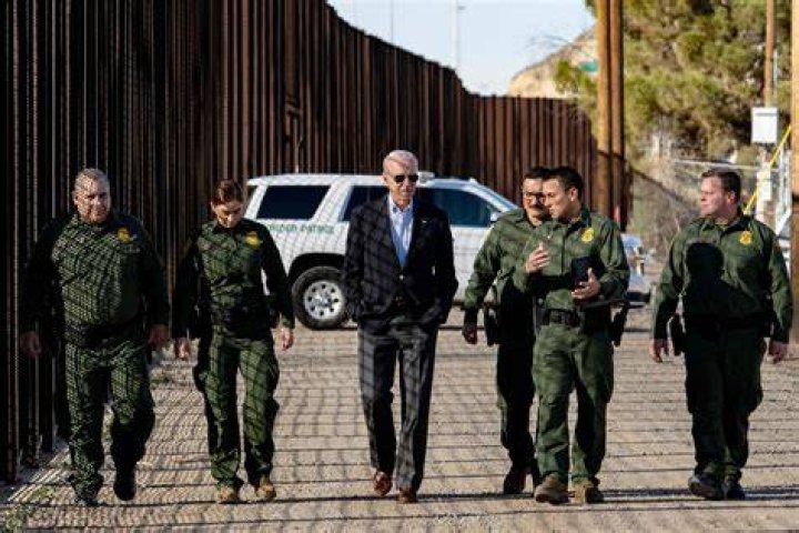 What encourages Mexican workers to come to the United States?