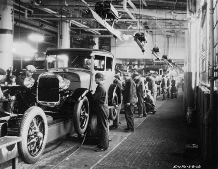 What happened to the auto industry in the 1920s?