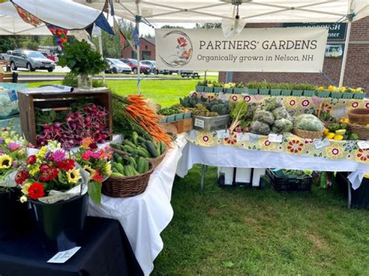 What is the benefit of a farmers market?