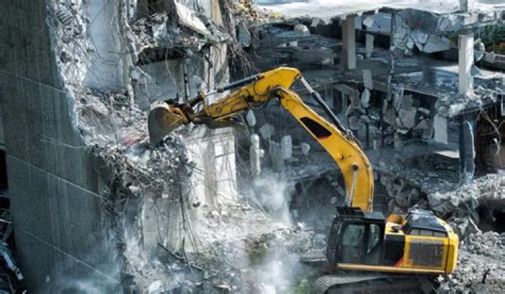 What is the meaning of to demolish?