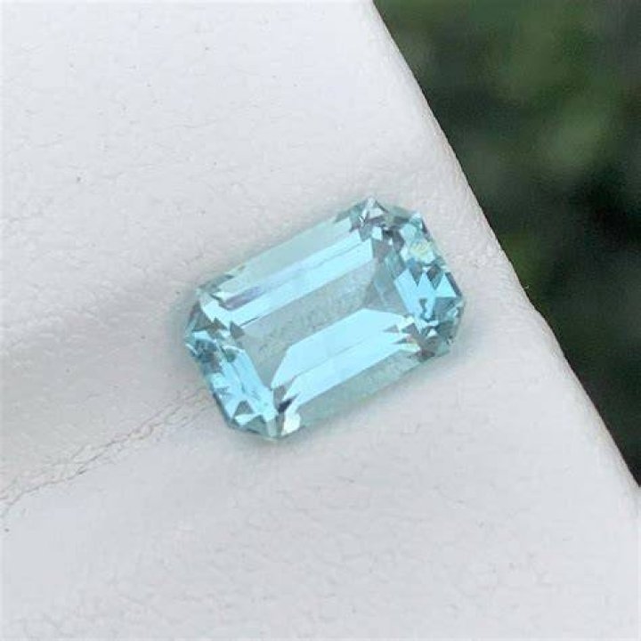 What is the price of aquamarine stone?
