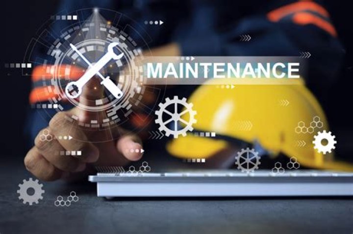 What is the role of maintenance manager?