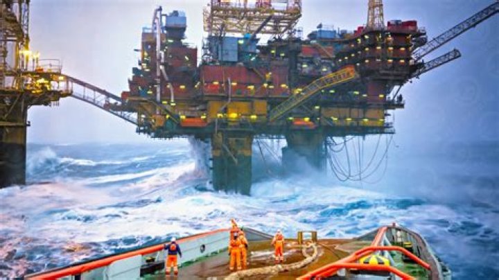 What jobs can you do offshore?