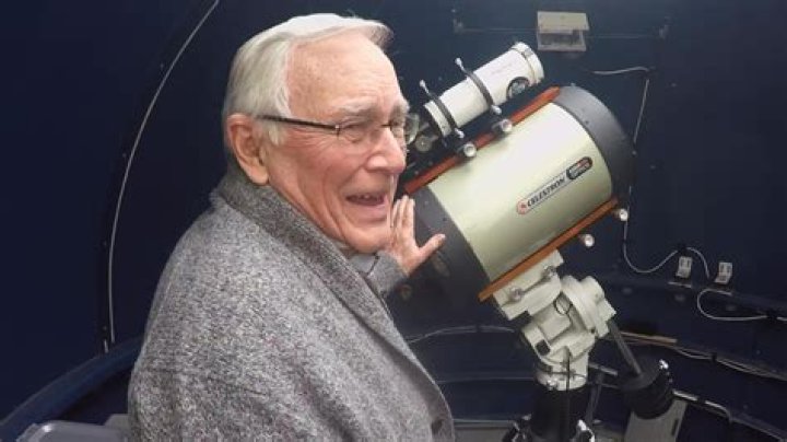 What type of education do you need to be a astronomer?